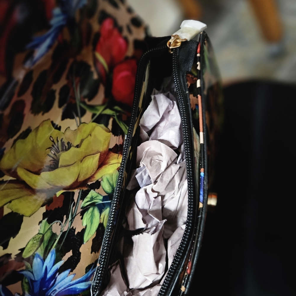 Betsey Johnson Leopard Bow Slingback Heels with Coordinating Trendology Handbag - Picture 12 of 14